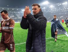 九游体育-西汉姆迎德甲关键赛；赛前队长鼓劲；态度坚定；年轻球员得到机会的简单介绍