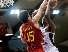 九游- 板球小组赛，天山海豚队与岭北铁骑队读秒扳平，体能对抗拉满！反击锐度十足