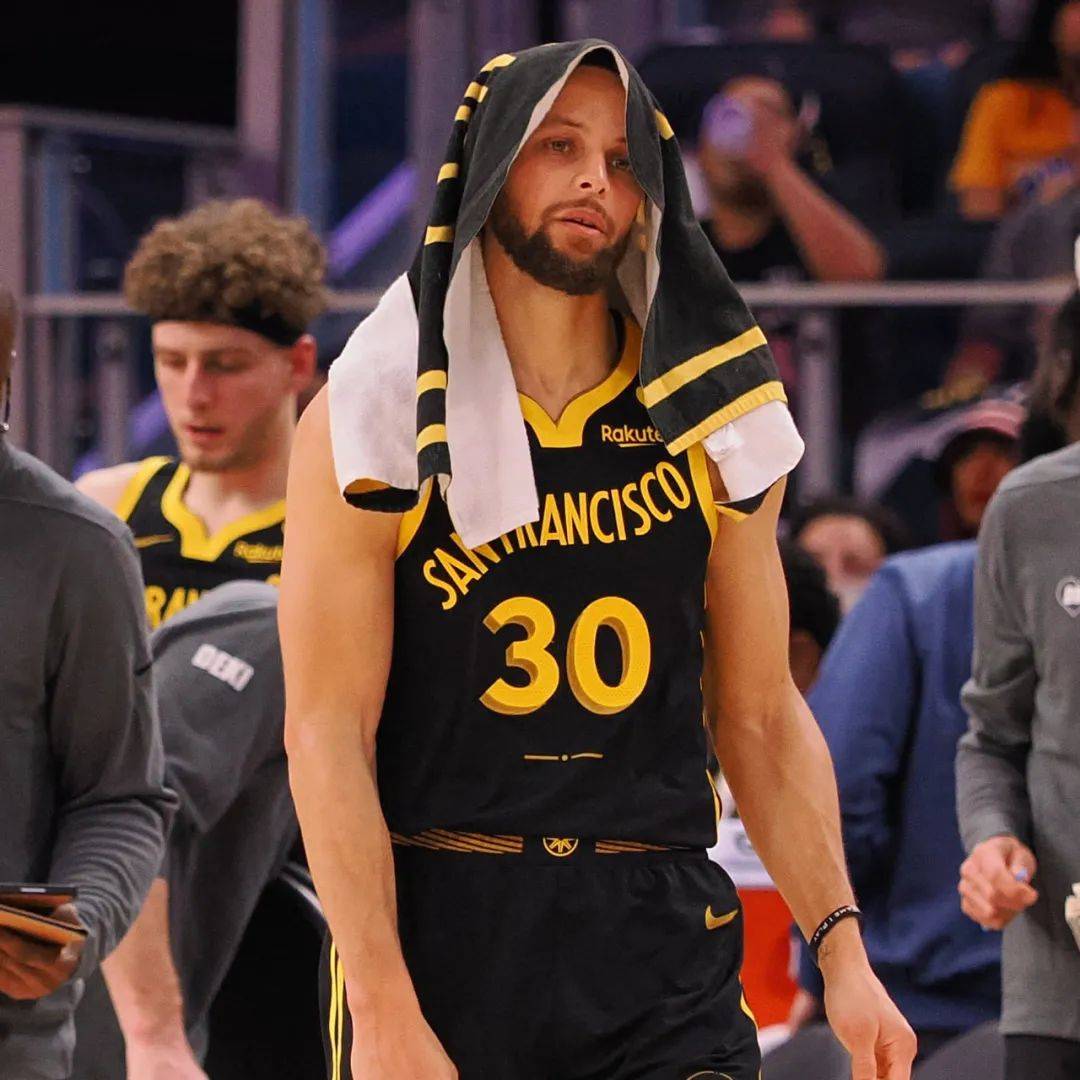 九游体育- 库里在g2比赛中关键助攻,爆冷引发热议了吗 